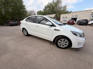 2014 Kia Rio 6-speed III, белый, 920000 рублей, вид 5