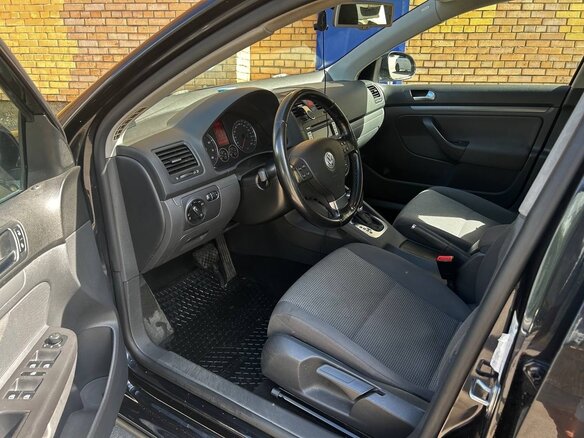 2008 Volkswagen Jetta V, чёрный, 750000 рублей - вид 3