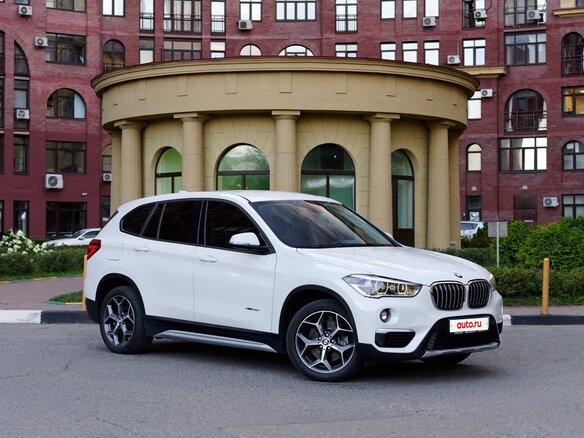 2015 BMW X1 20i xDrive II (F48), белый, 2140000 рублей - вид 2