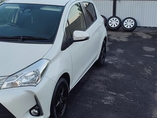 2017 Toyota Vitz III (XP130) Рестайлинг, белый, 1000000 рублей, вид 3