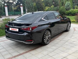 2024 Lexus ES 300h VII Рестайлинг, чёрный, 7090000 рублей, вид 4