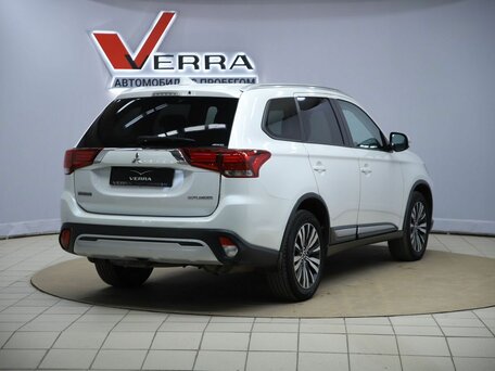 2019 Mitsubishi Outlander III Рестайлинг 3, белый, 2050000 рублей, вид 5