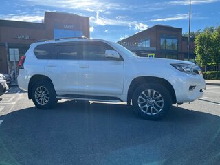 2019 Toyota Land Cruiser Prado 150 Series Рестайлинг 2, белый, 5350000 рублей, вид 3