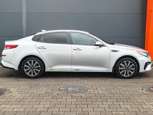 2018 Kia Optima IV Рестайлинг, серебристый, 2079000 рублей - вид 2