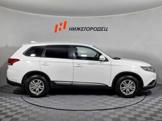 2019 Mitsubishi Outlander III Рестайлинг 3, белый, 1849000 рублей, вид 4