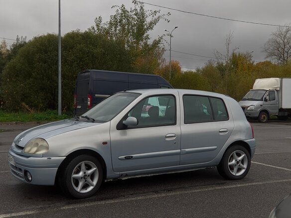 2001 Renault Clio II Рестайлинг, серебристый, 105000 рублей - вид 5