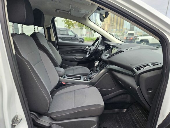 2016 Ford Kuga II Рестайлинг, белый, 1325000 рублей - вид 9