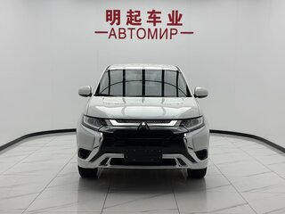 2022 Mitsubishi Outlander III Рестайлинг 3, белый, 1900000 рублей, вид 2