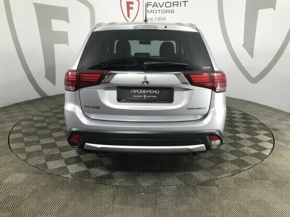 2016 Mitsubishi Outlander III Рестайлинг 2, серебристый - вид 17
