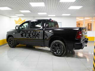 2026 Ram 1500 Crew Cab eTorque V Рестайлинг, чёрный, 10499000 рублей, вид 4