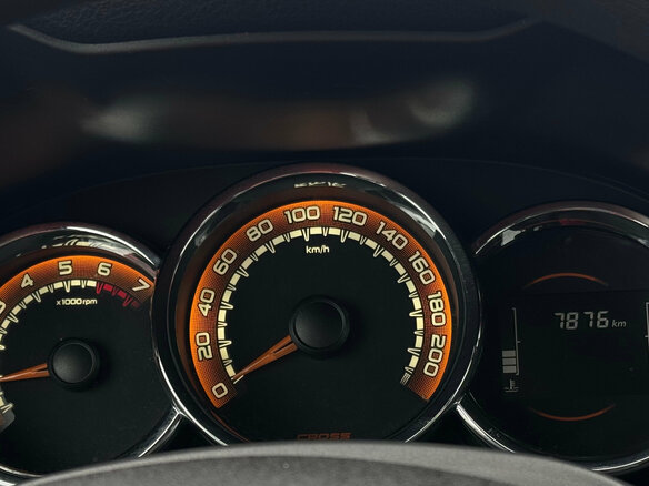 2024 Lada (ВАЗ) Largus Cross I Рестайлинг, белый, 1550000 рублей - вид 16