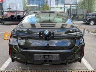 2026 BMW 7 серии 740 xDrive VII (G70) Рестайлинг, чёрный, 21300000 рублей, вид 4