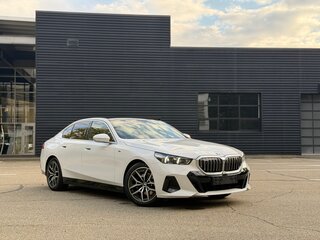 2024 BMW 5 серии 523d VIII (G60/G61/G68), белый, 7000000 рублей, вид 2