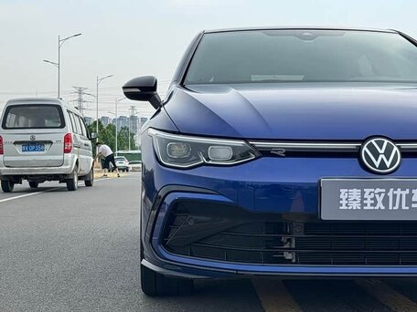 2023 Volkswagen Golf VIII, синий, 1763000 рублей, вид 4