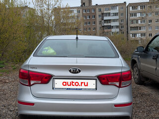2016 Kia Rio III Рестайлинг, серебристый, 1100000 рублей, вид 4