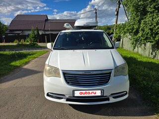 2012 Chrysler Town & Country V Рестайлинг, белый, 1350000 рублей, вид 4