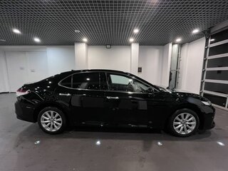 2019 Toyota Camry VIII (XV70), чёрный, 2690000 рублей, вид 2