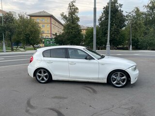 2008 BMW 1 серии 116i I (E81/E82/E87/E88) Рестайлинг, белый, 800000 рублей, вид 3