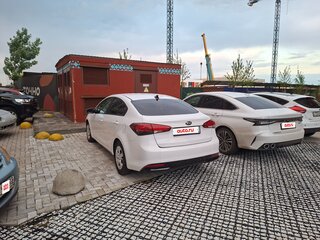 2017 Kia Cerato III Рестайлинг (Classic), белый, 1150000 рублей, вид 3