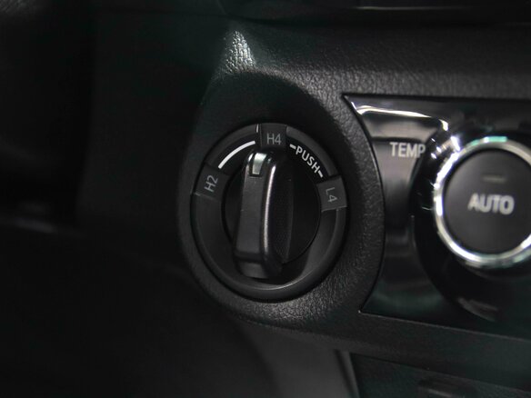 2017 Toyota Hilux VIII, чёрный, 2895950 рублей - вид 18