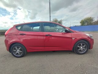 2015 Hyundai Solaris I Рестайлинг, красный, 890000 рублей, вид 4