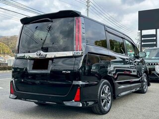 2021 Toyota Noah III (R80) Рестайлинг, чёрный, 2193000 рублей, вид 4