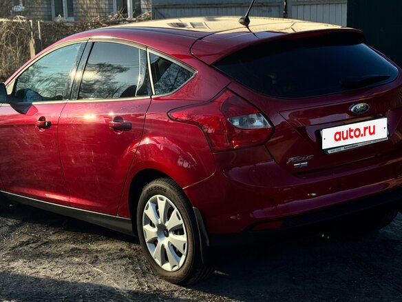 2014 Ford Focus III, красный, 700000 рублей - вид 2