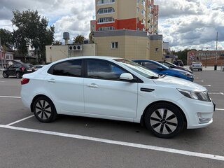 2012 Kia Rio 4-speed III, белый, 870000 рублей, вид 5