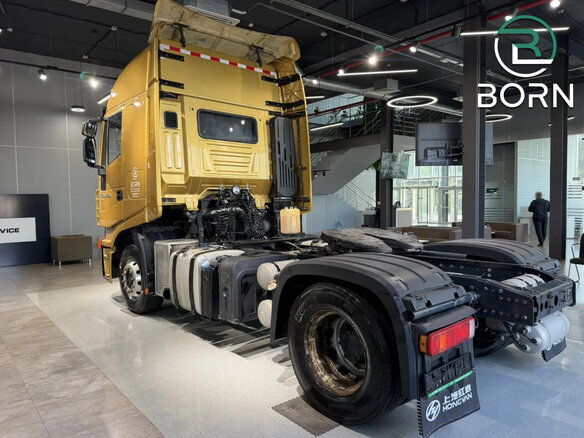 2023 IVECO-Hongyan 4x2, жёлтый, 3450000 рублей - вид 3