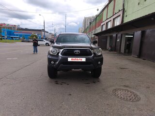 2012 Toyota Tacoma II Рестайлинг, серый, 3900000 рублей, вид 3