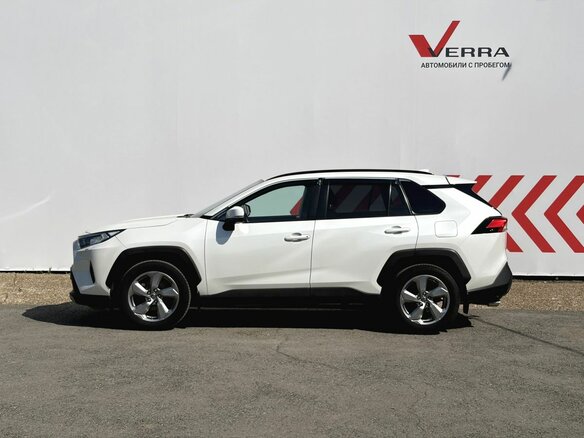 2020 Toyota RAV4 V (XA50), белый, 3120000 рублей - вид 1