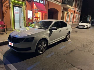 2017 Skoda Octavia III (A7) Рестайлинг, белый, 800000 рублей, вид 4