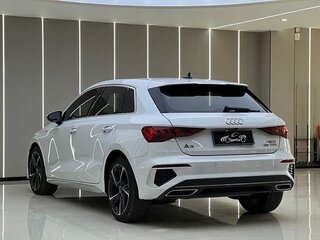 2022 Audi A3 Sportback 35 TFSI IV (8Y), белый, 1650000 рублей, вид 4