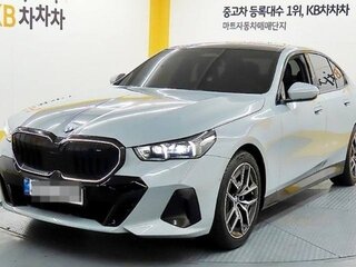 2025 BMW 5 серии 520i VIII (G60/G61/G68), серебристый, 7890000 рублей, вид 1