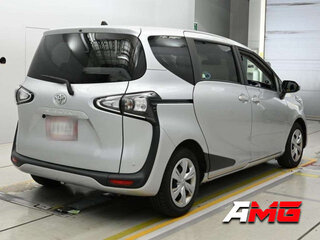 2022 Toyota Sienta II Рестайлинг, серебристый, 1230000 рублей, вид 2