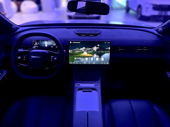 2026 Omoda C7, серебристый, 2909610 рублей - вид 15