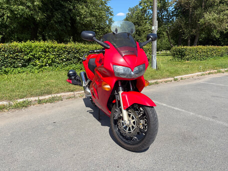 1999 Honda VFR 800, красный, 300000 рублей, вид 1