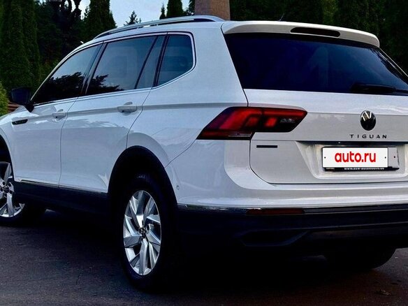 2022 Volkswagen Tiguan II Рестайлинг, белый, 2700000 рублей - вид 4