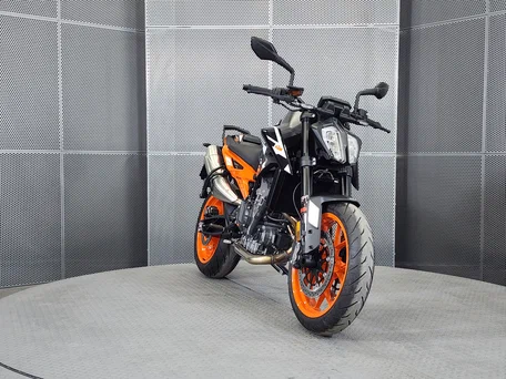2023 KTM 890 Duke GP, чёрный, 899000 рублей, вид 3