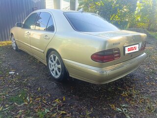 2000 Mercedes-Benz E-Класс 220 II (W210, S210) Рестайлинг, золотистый, 400000 рублей, вид 1