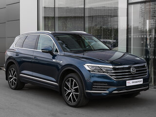 2018 Volkswagen Touareg III, синий, 4598000 рублей, вид 3
