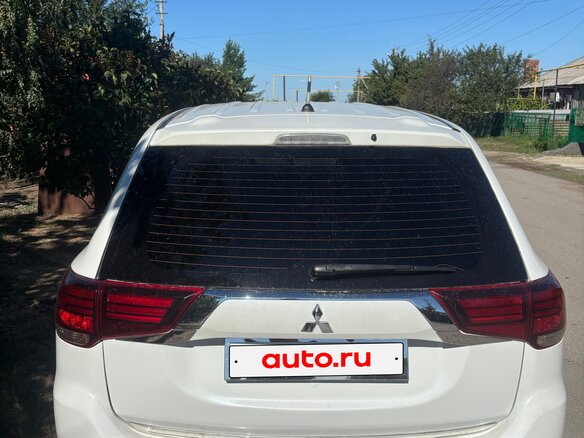 2015 Mitsubishi Outlander III Рестайлинг 2, белый, 1350000 рублей - вид 4