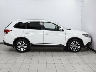 2019 Mitsubishi Outlander III Рестайлинг 3, белый, 1820000 рублей, вид 5