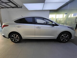 2020 Hyundai Solaris II Рестайлинг, серебристый, 1430000 рублей, вид 4