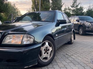 1998 Mercedes-Benz C-Класс 220 I (W202) Рестайлинг, чёрный, 350000 рублей, вид 3
