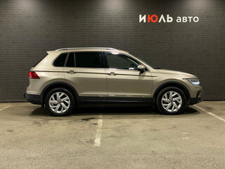 2021 Volkswagen Tiguan II Рестайлинг, коричневый, 2490000 рублей, вид 3