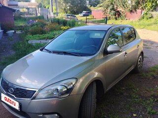 2011 Kia Ceed I Рестайлинг, серебристый, 700000 рублей, вид 1