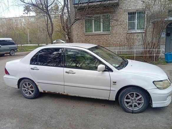 2001 Mitsubishi Lancer Cedia IX, белый, 150000 рублей - вид 5