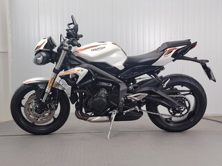 2021 Triumph Street Triple, белый, 699000 рублей, вид 5