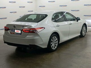 2021 Toyota Camry VIII (XV70), белый, 2940000 рублей, вид 3
